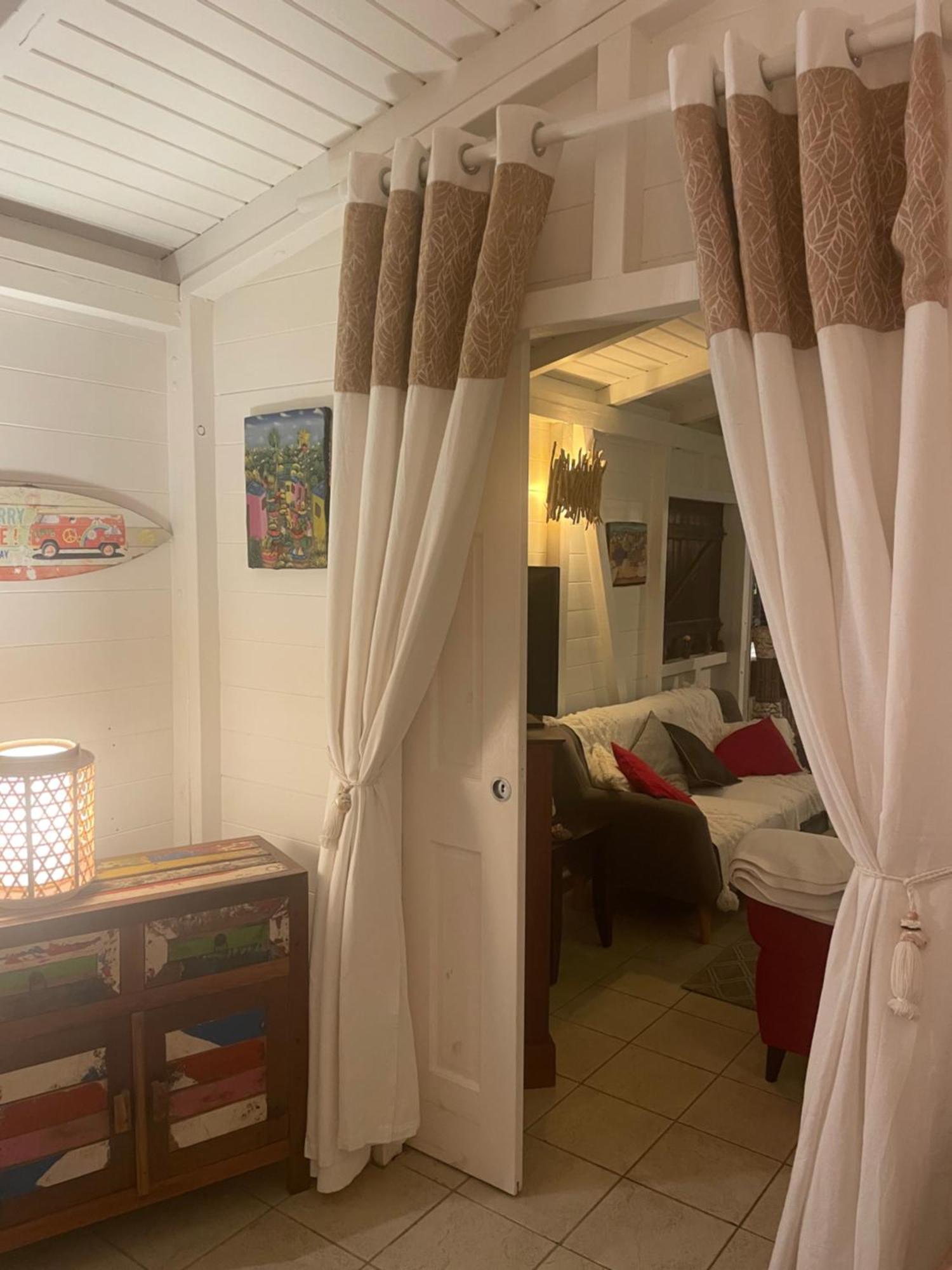 דסהייס Villa Pelican Lodge מראה חיצוני תמונה