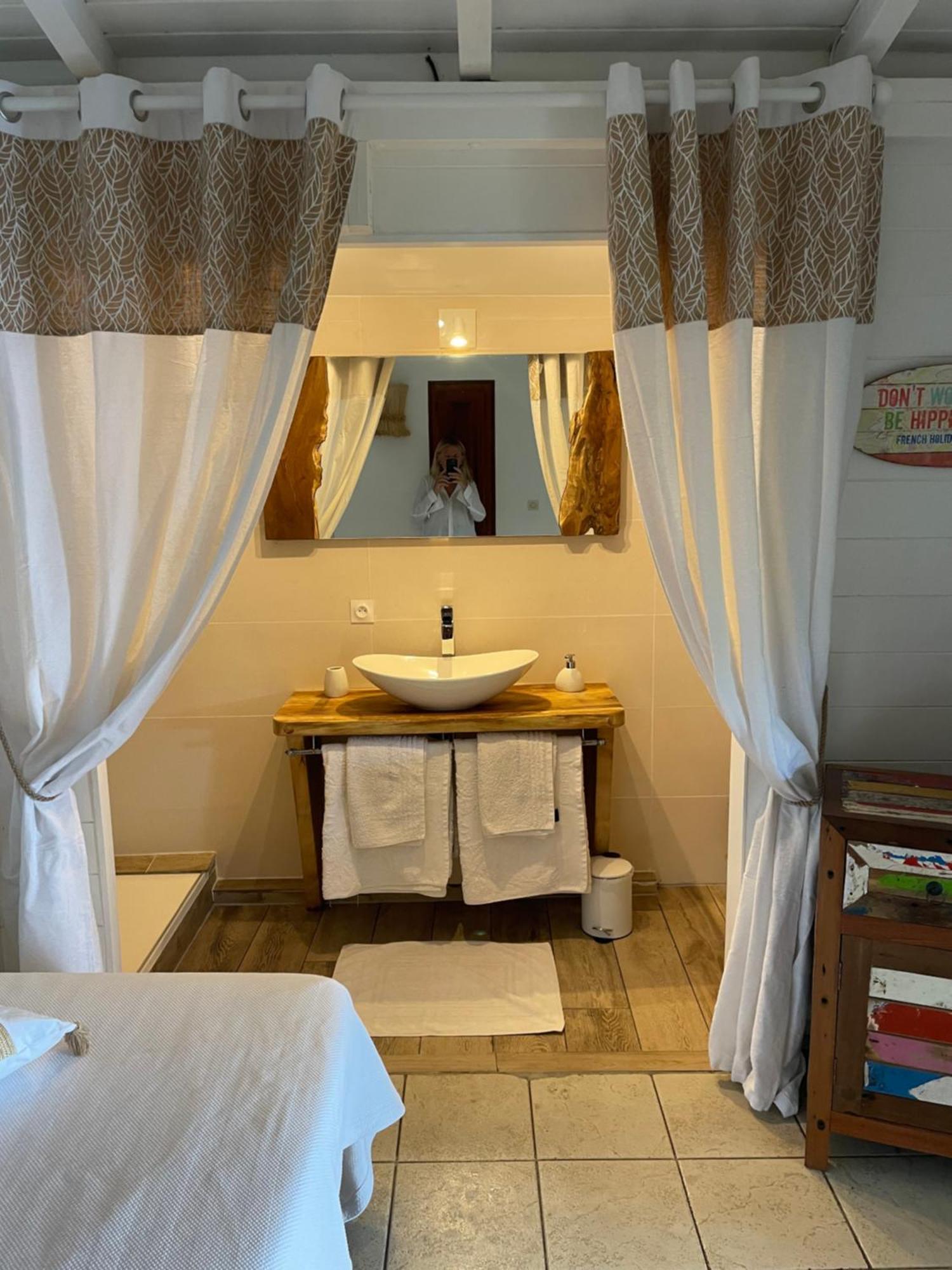 דסהייס Villa Pelican Lodge מראה חיצוני תמונה