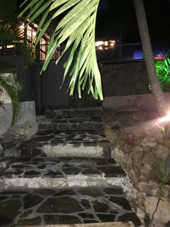 דסהייס Villa Pelican Lodge מראה חיצוני תמונה